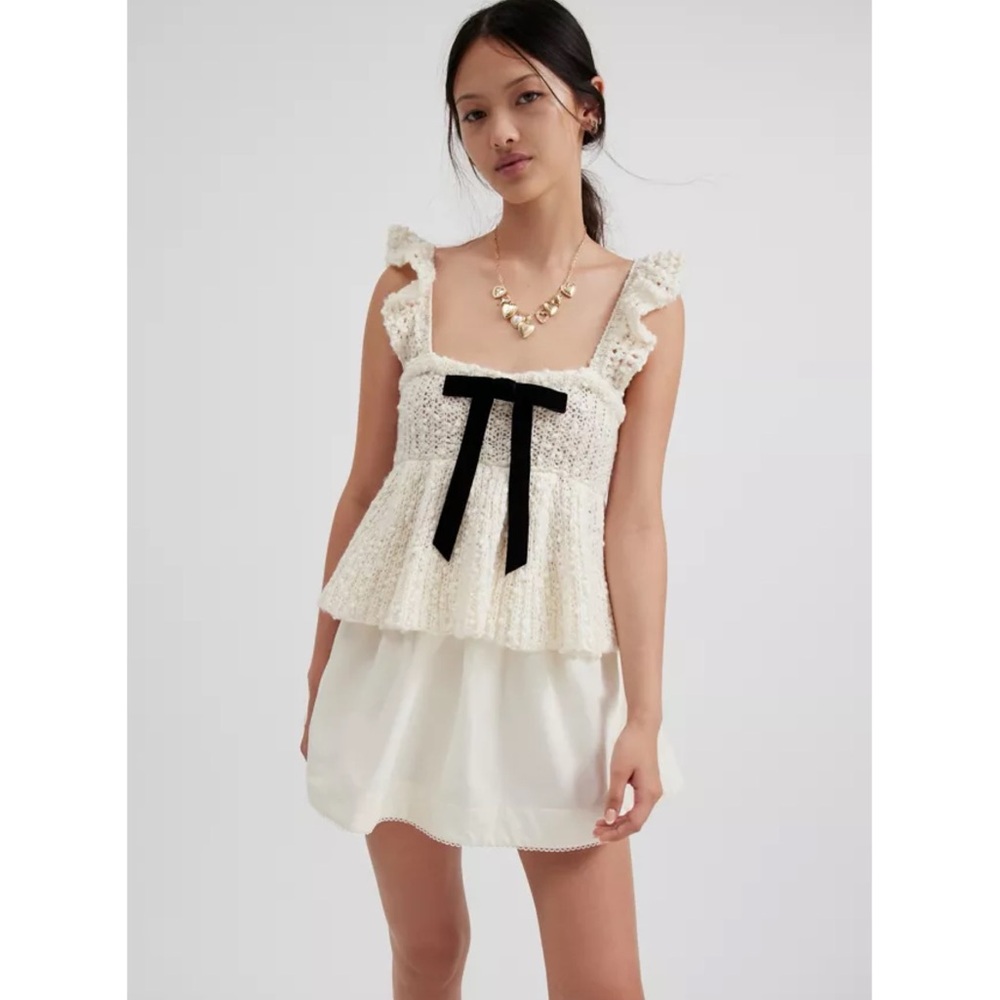 NWT Urban Outfitters Kimchi Blue Bea Ivory Ruffle Sweater Tank Top sz Small